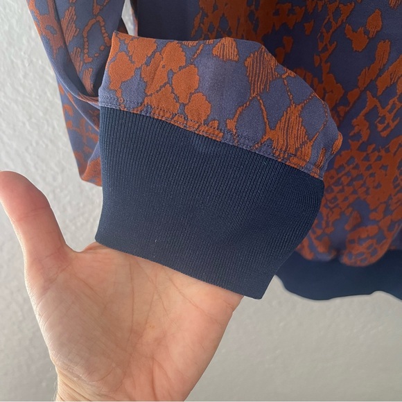 Trina Turk Silk Patterned Long Sleeve Blouse Size Large - Picture 9 of 11